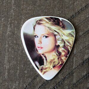 Taylor Swift 2009-2010 Fearless World Tour Authentic Guitar Pick RARE